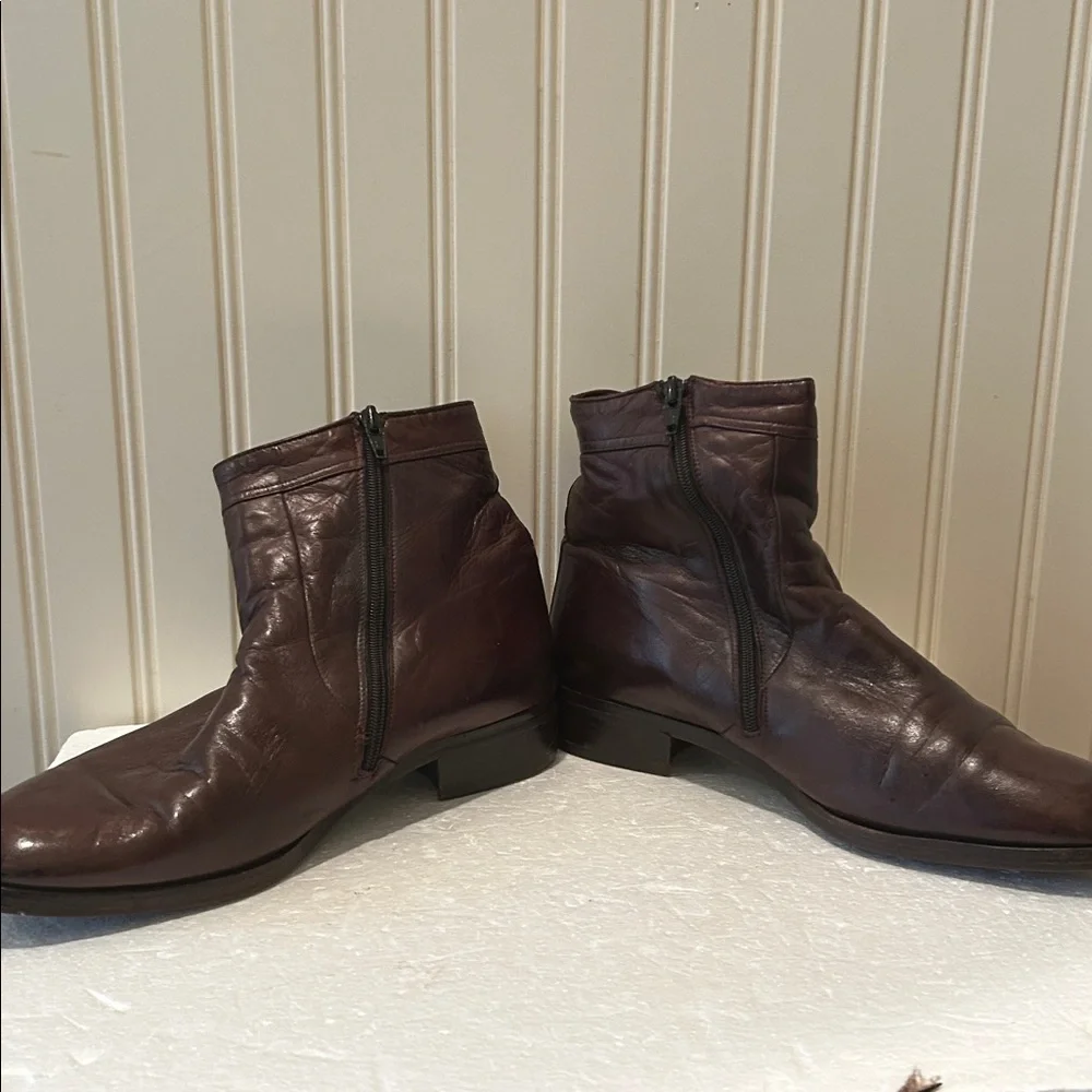 Bally fine Italian Leather ZipUp faux fur lined Ankle Boots men’s size 9 brown
